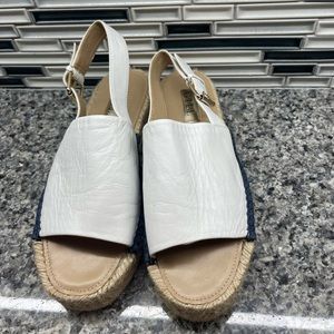 BNWOT G.I.L.I. Sandels back heal strap adj. SZ 6 1/5 white~jean stitching🖤